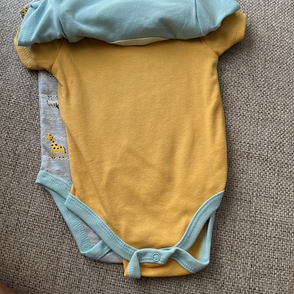 Little Beginnings 5 Piece Neutral Baby Onesie Set - Picture 2 of 6